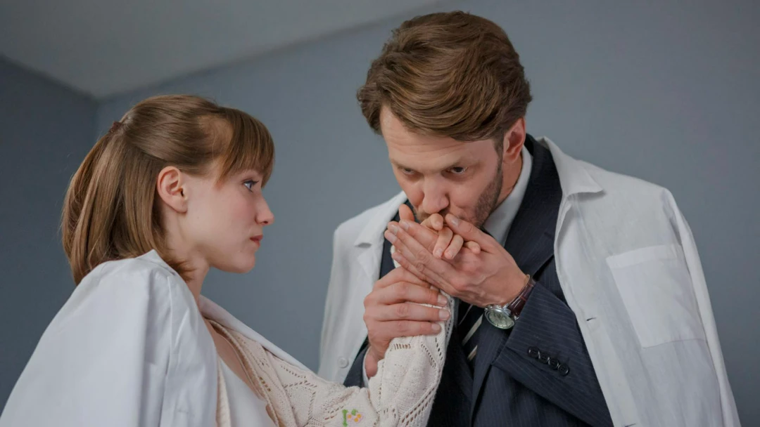 Сериал За каменной стеной