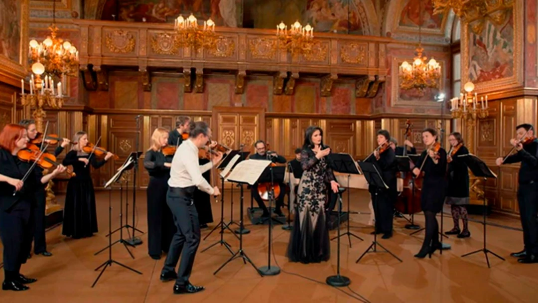 Передача Антонио Вивальди. Арии из опер и скрипичные концерты. Оркестр Le concert de la loge. Дирижёр Жюльен Шовен (скрипка). Солистка Эмёке Барат (сопрано)