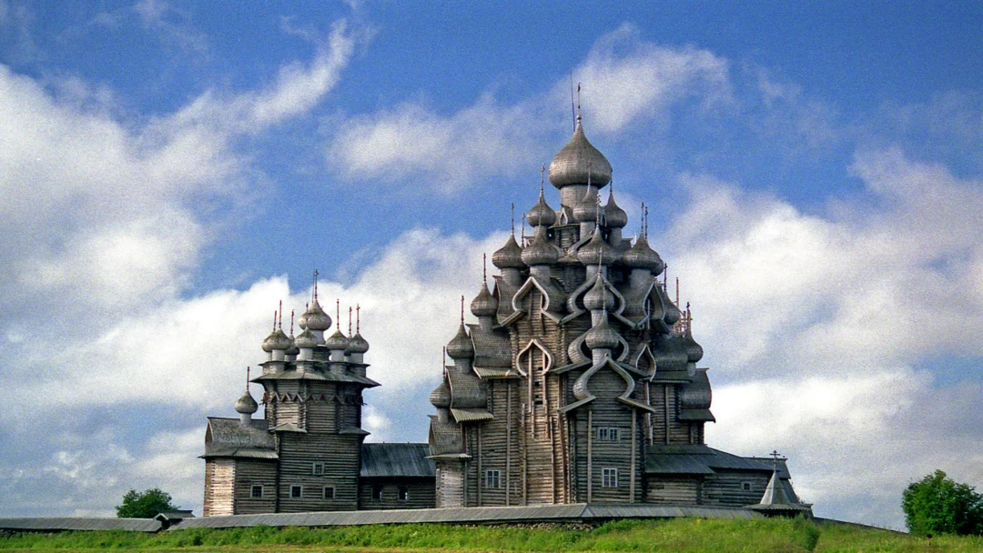Фильм Кижи. Храмовое деревянное зодчество