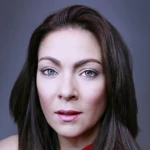 Анджела Холмс